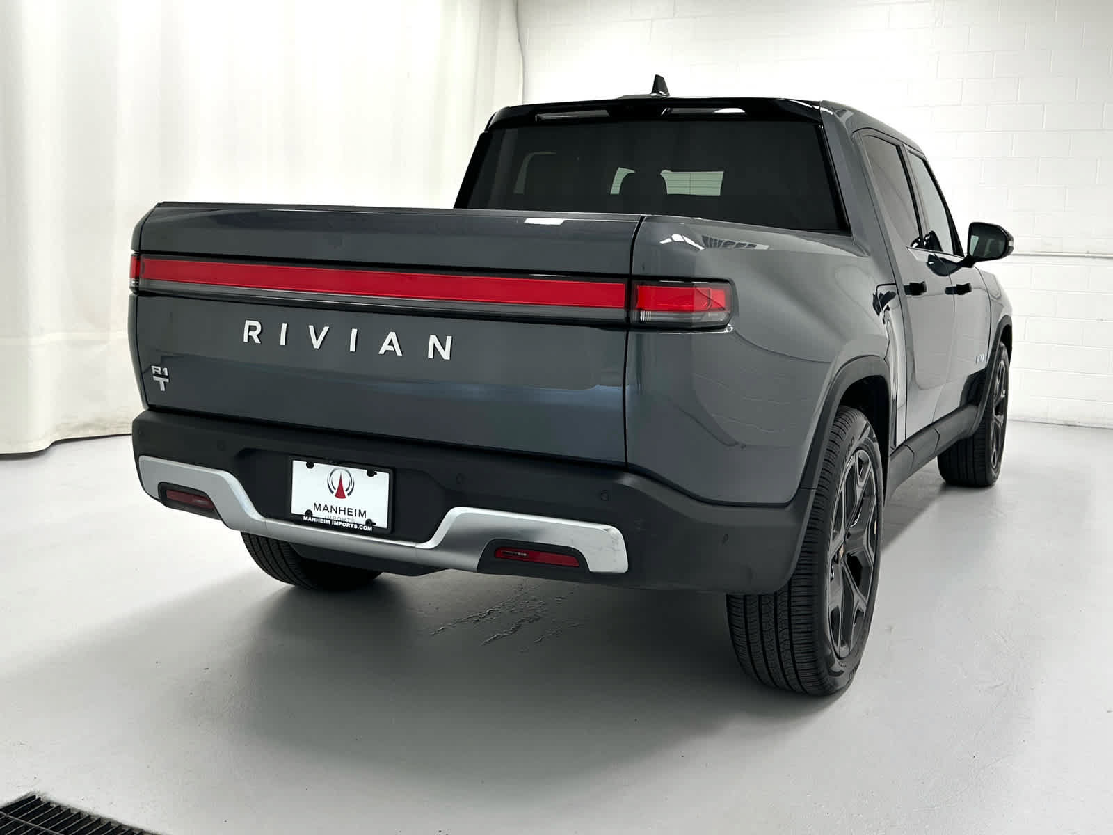 Used 2023 Rivian R1T Adventure AWD/4WD image 6