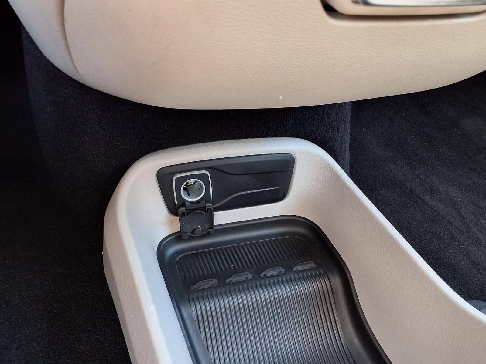 Used 2023 Chrysler Voyager LX FWD image 14