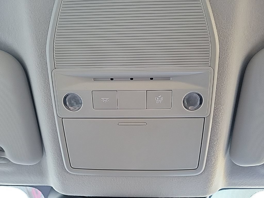 Certified 2025 Nissan Kicks SR FWD image 32