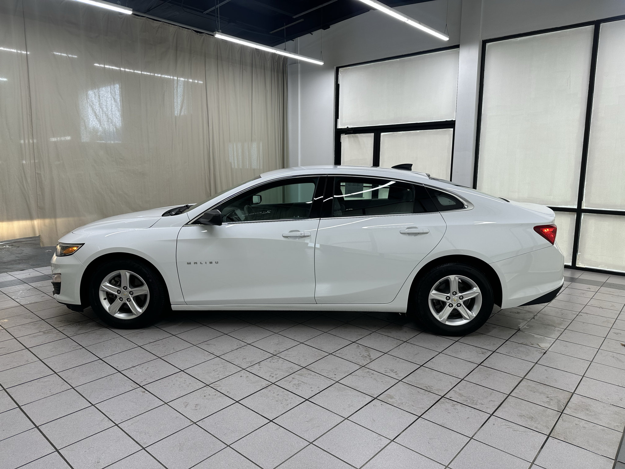 Used 2022 Chevrolet Malibu LS w/ LPO, Convenience Package 1 FWD image 9