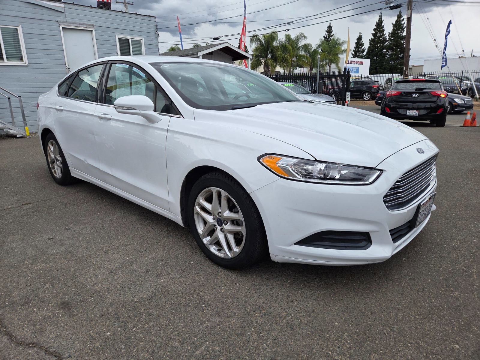 Used 2016 Ford Fusion SE FWD image 4