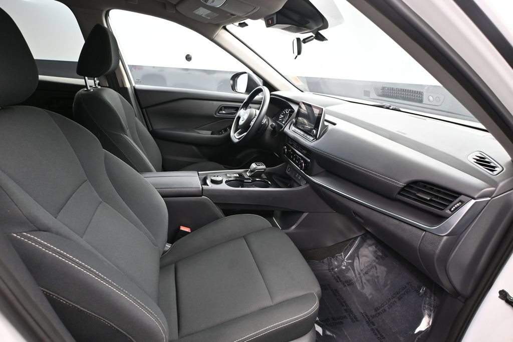 Used 2024 Nissan Rogue S AWD/4WD image 40
