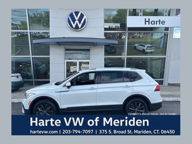 Certified 2023 Volkswagen Tiguan SE w/ Panoramic Sunroof Package AWD/4WD image 1