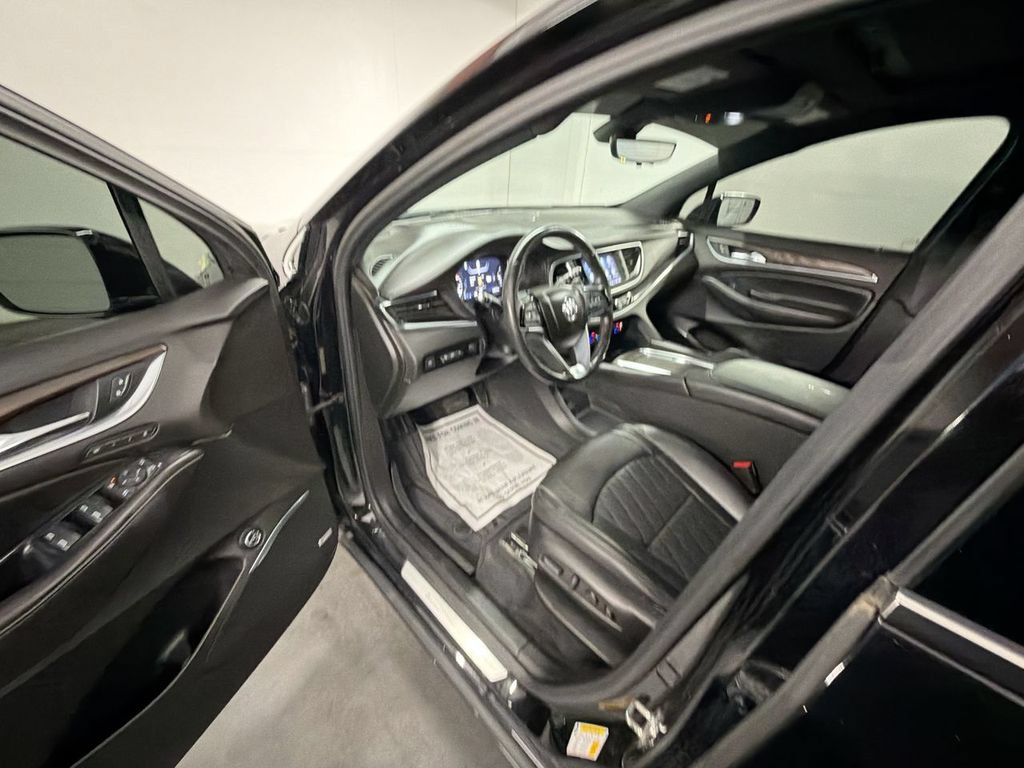 Used 2022 Buick Enclave Avenir w/ Avenir Technology Package FWD image 10