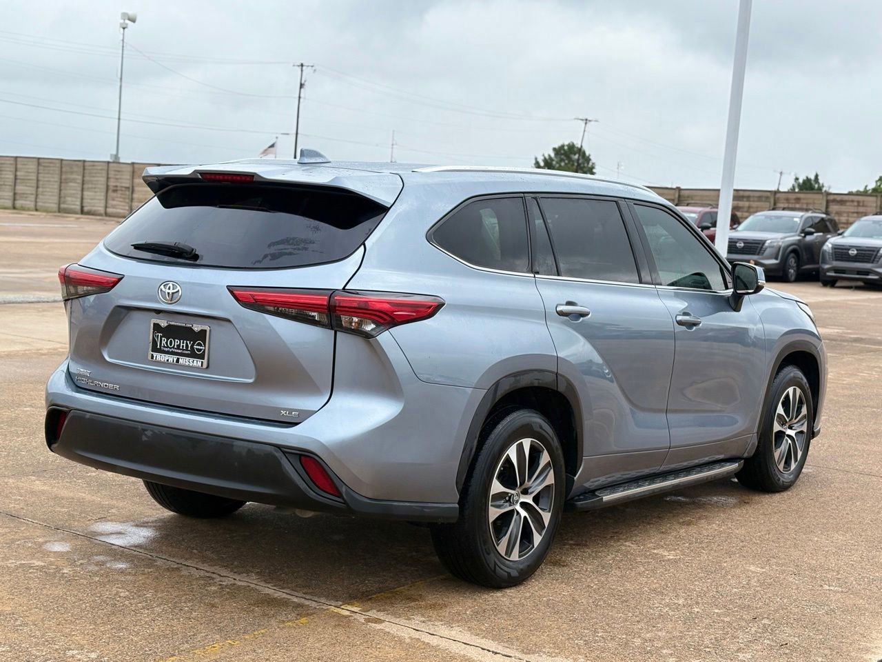 Used 2021 Toyota Highlander XLE FWD image 7