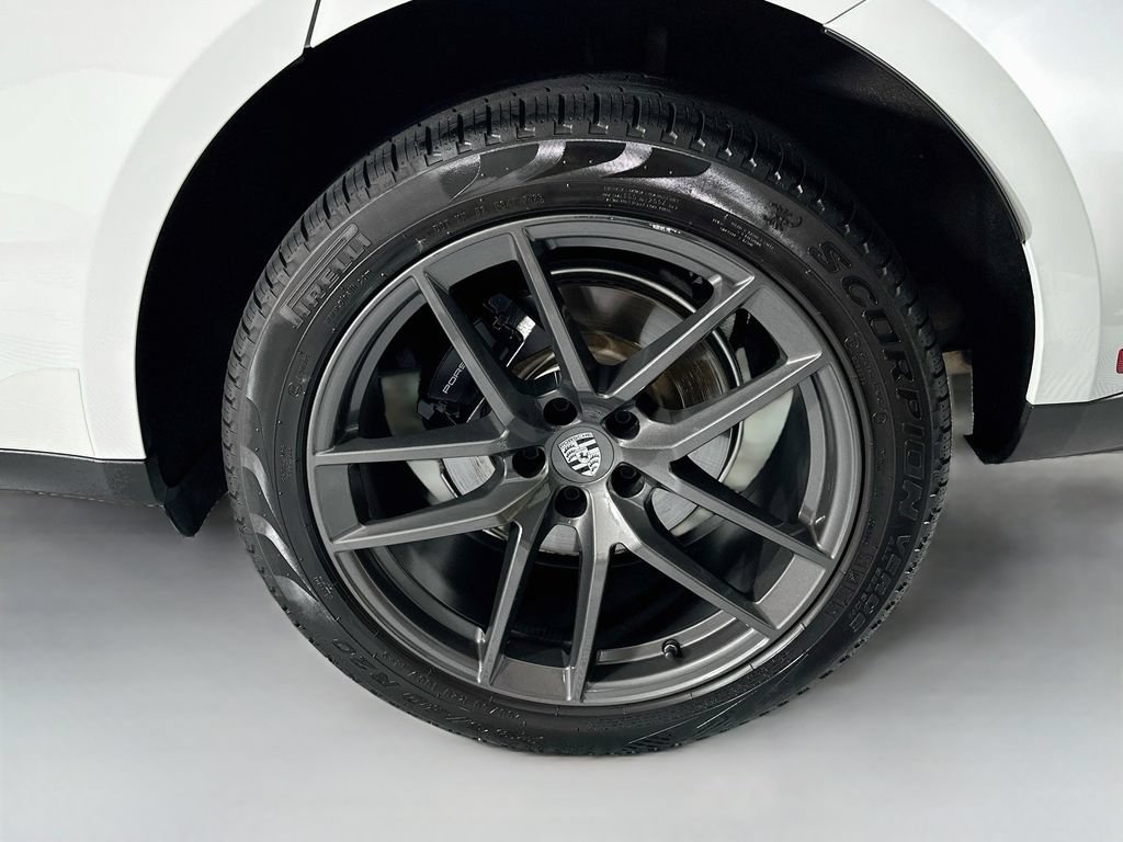 Certified 2024 Porsche Macan Turbo AWD/4WD image 32