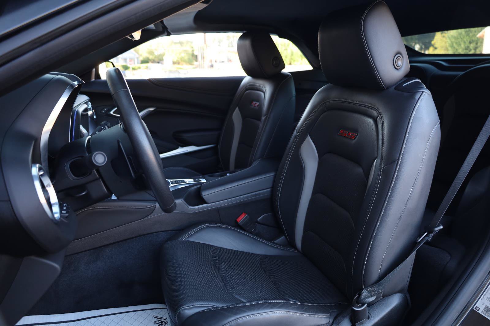 Used 2019 Chevrolet Camaro SS RWD image 27