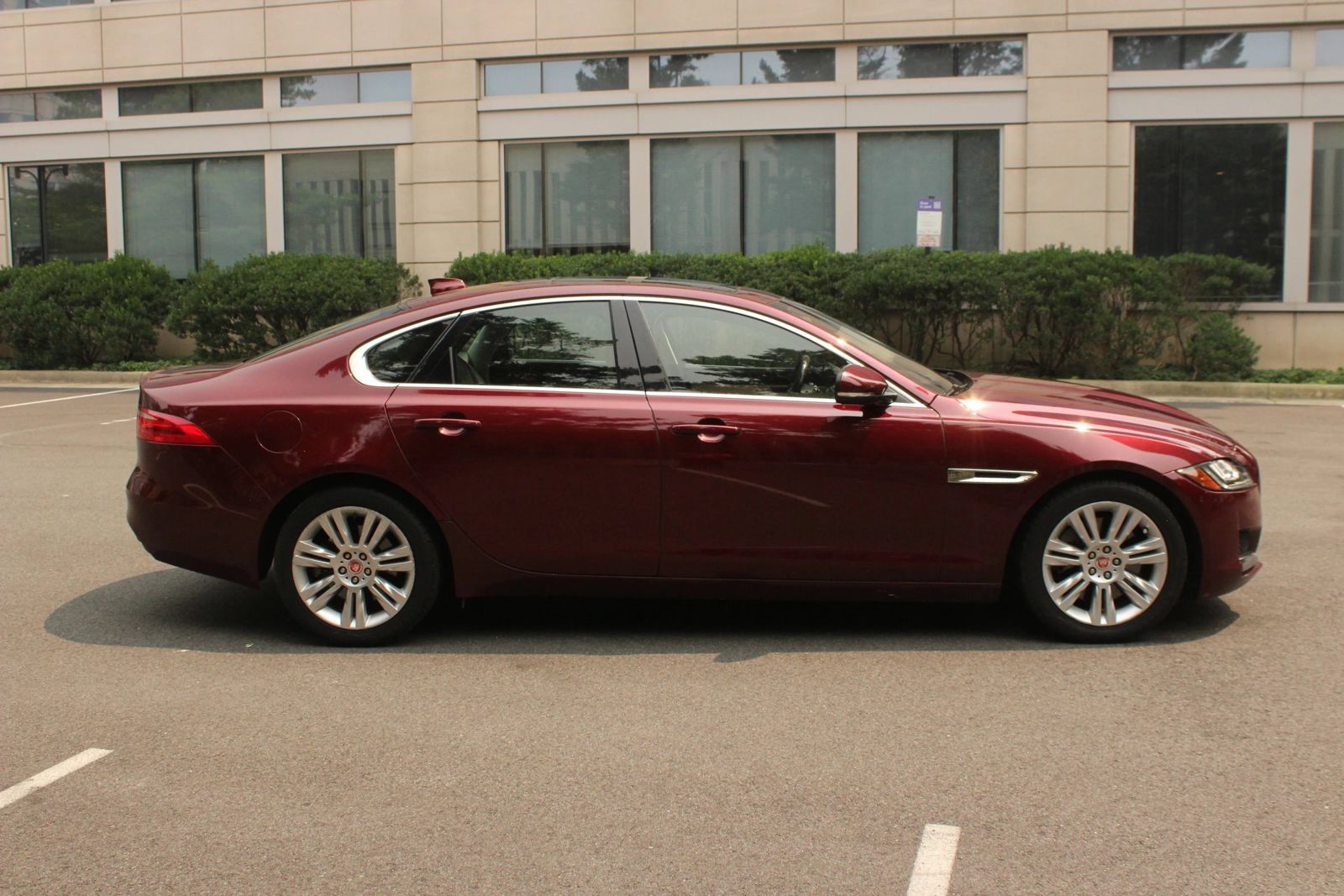 Used 2017 Jaguar XF Premium RWD image 6