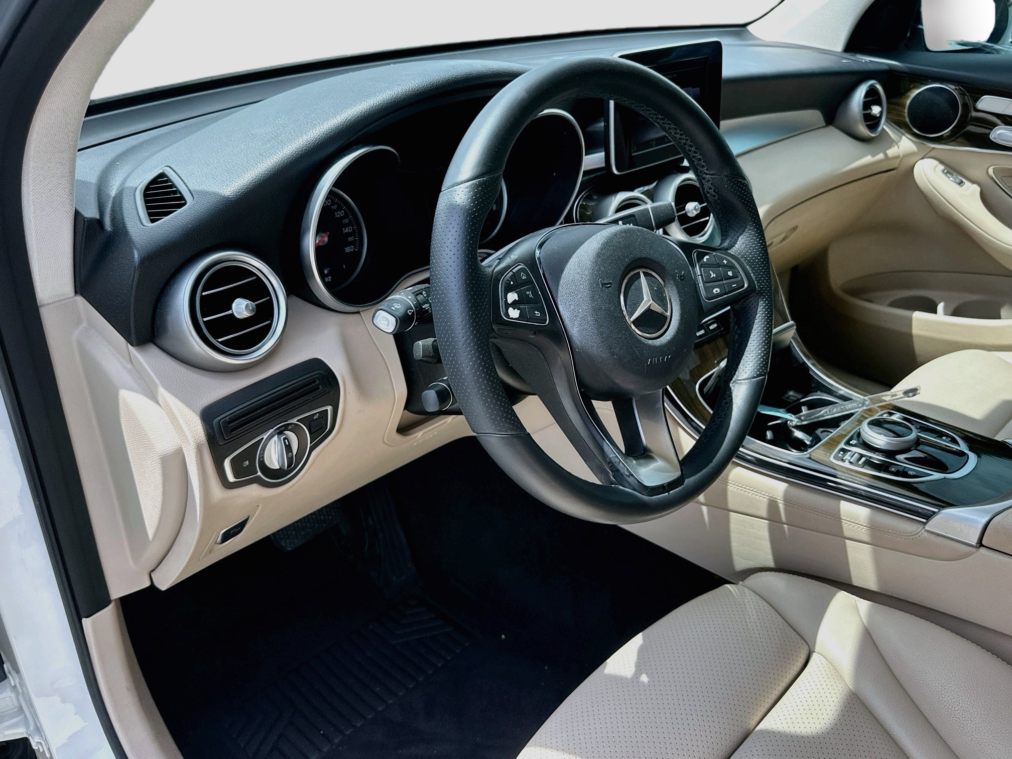 Used 2019 Mercedes-Benz GLC 300 image 9