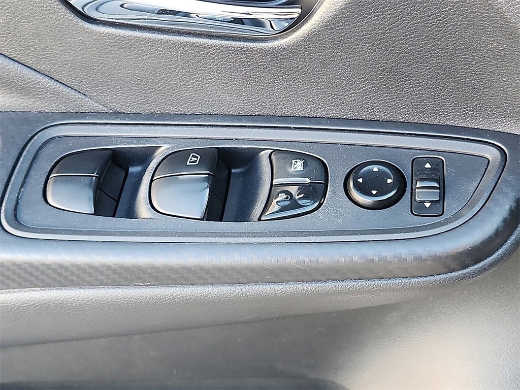 Used 2024 Nissan Versa SV w/ Trunk Package image 25