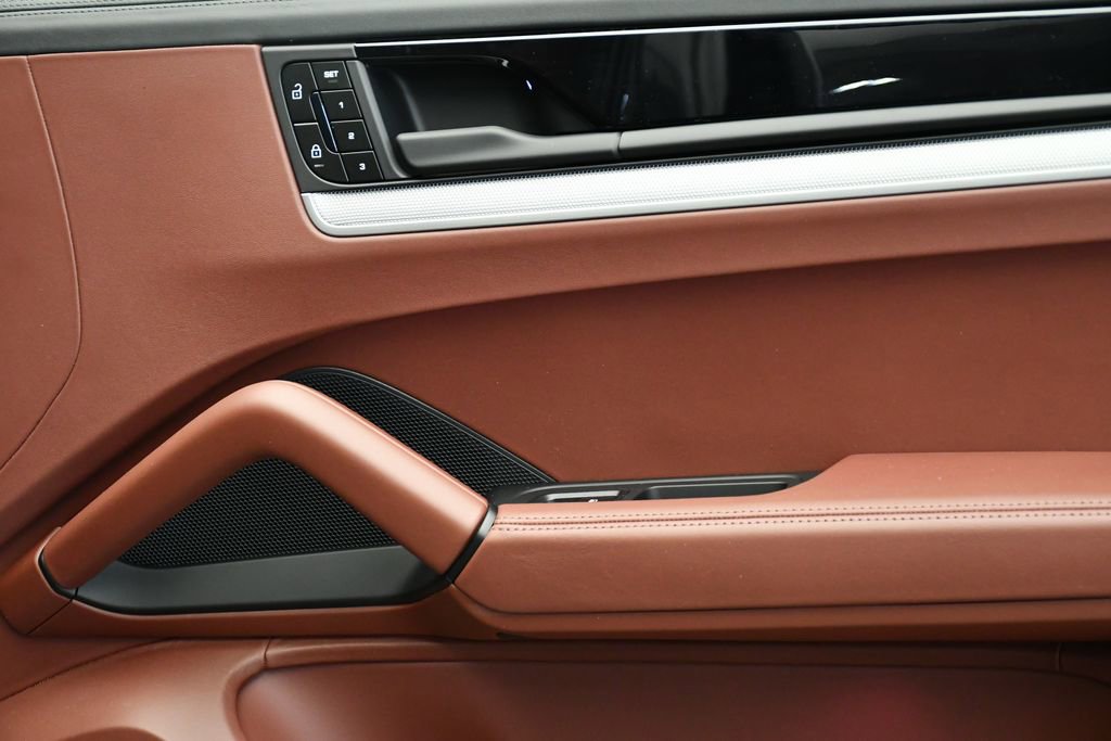 Certified 2025 Porsche Cayenne image 50