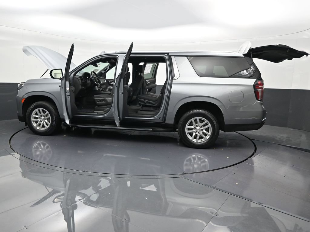 Used 2023 Chevrolet Suburban LS image 34