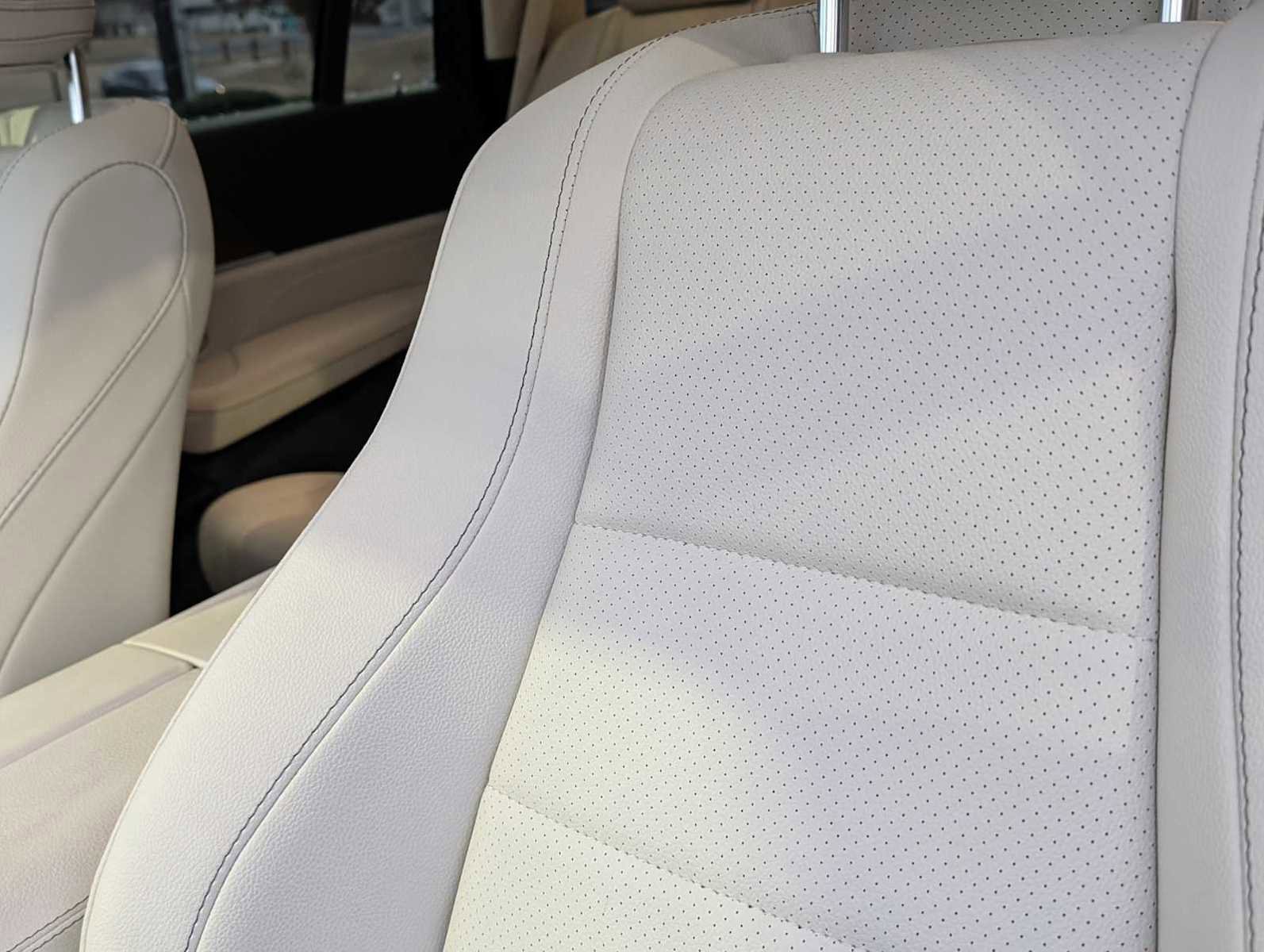 Used 2025 Mercedes-Benz GLS 450 4MATIC image 13