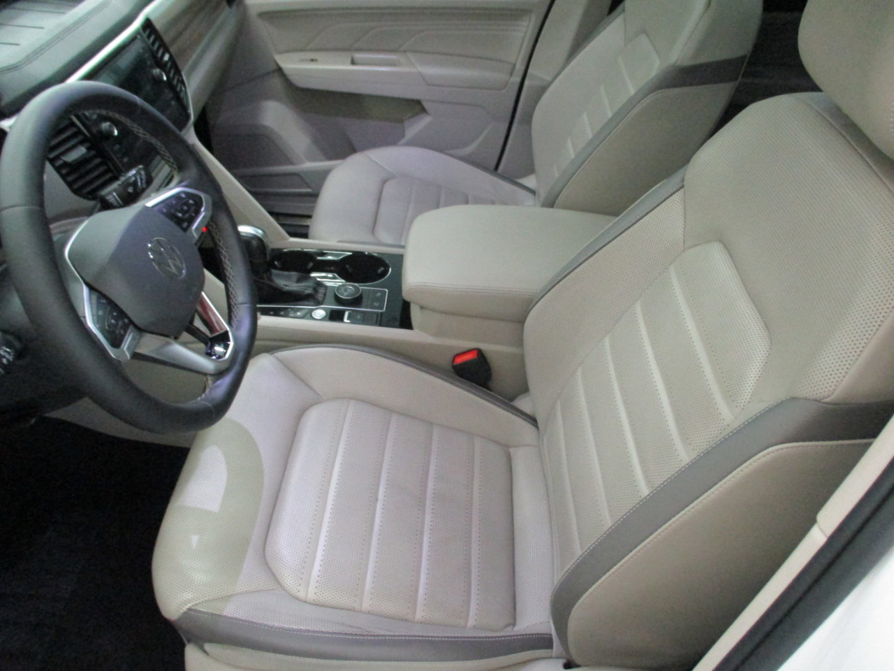 Used 2021 Volkswagen Atlas SEL Premium image 12