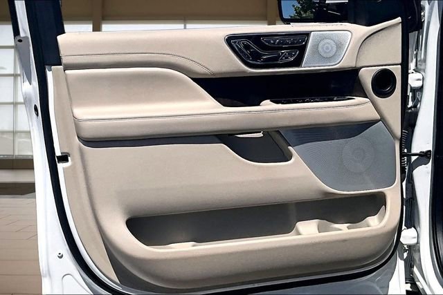 Used 2020 Lincoln Navigator Reserve w/ Equipment Group 208A Reserve AWD/4WD image 23