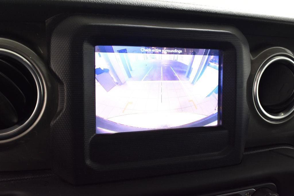 Used 2018 Jeep Wrangler Unlimited Sahara w/ Cold Weather Group image 23