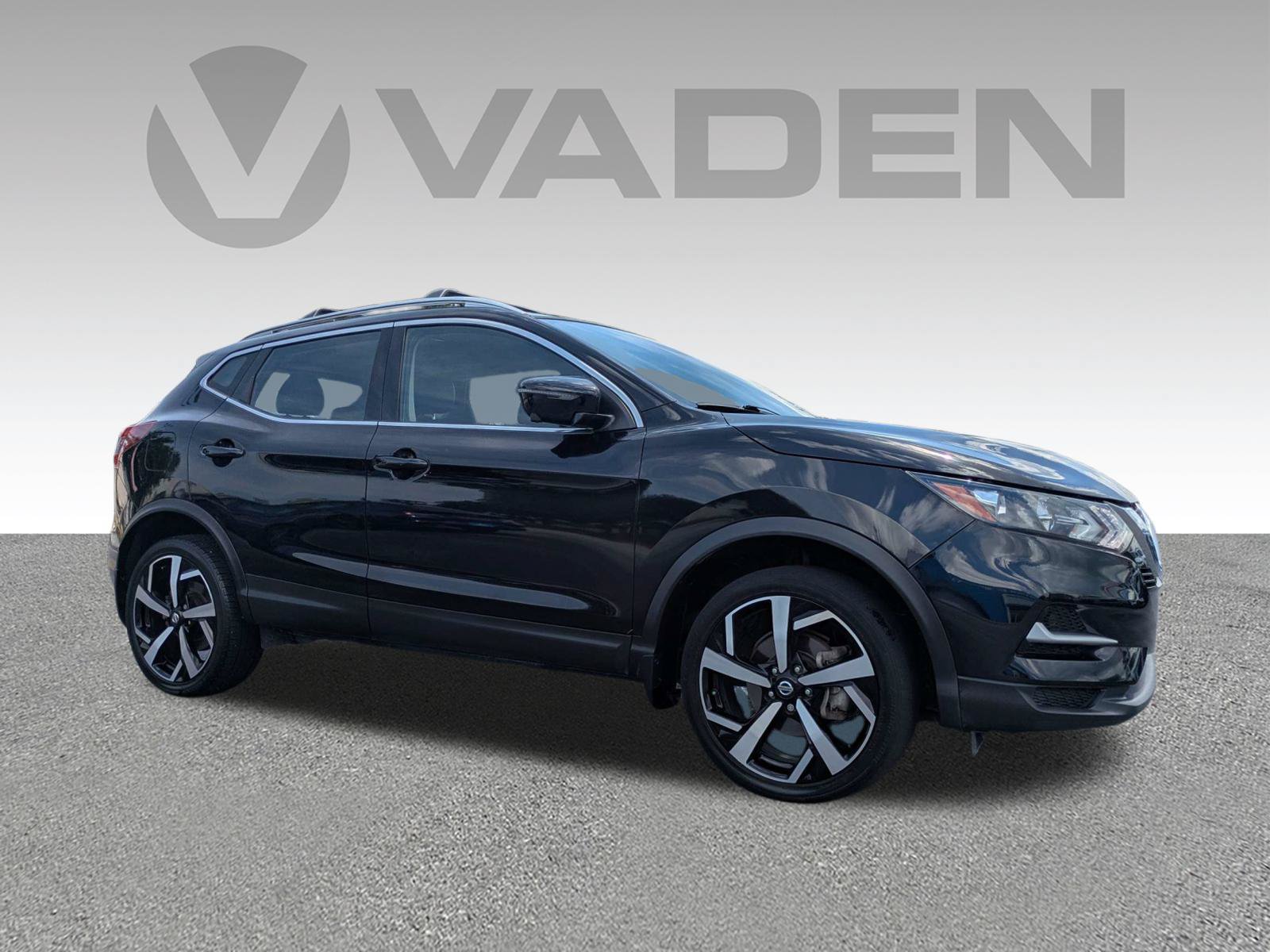 Used 2022 Nissan Rogue Sport SL FWD image 3