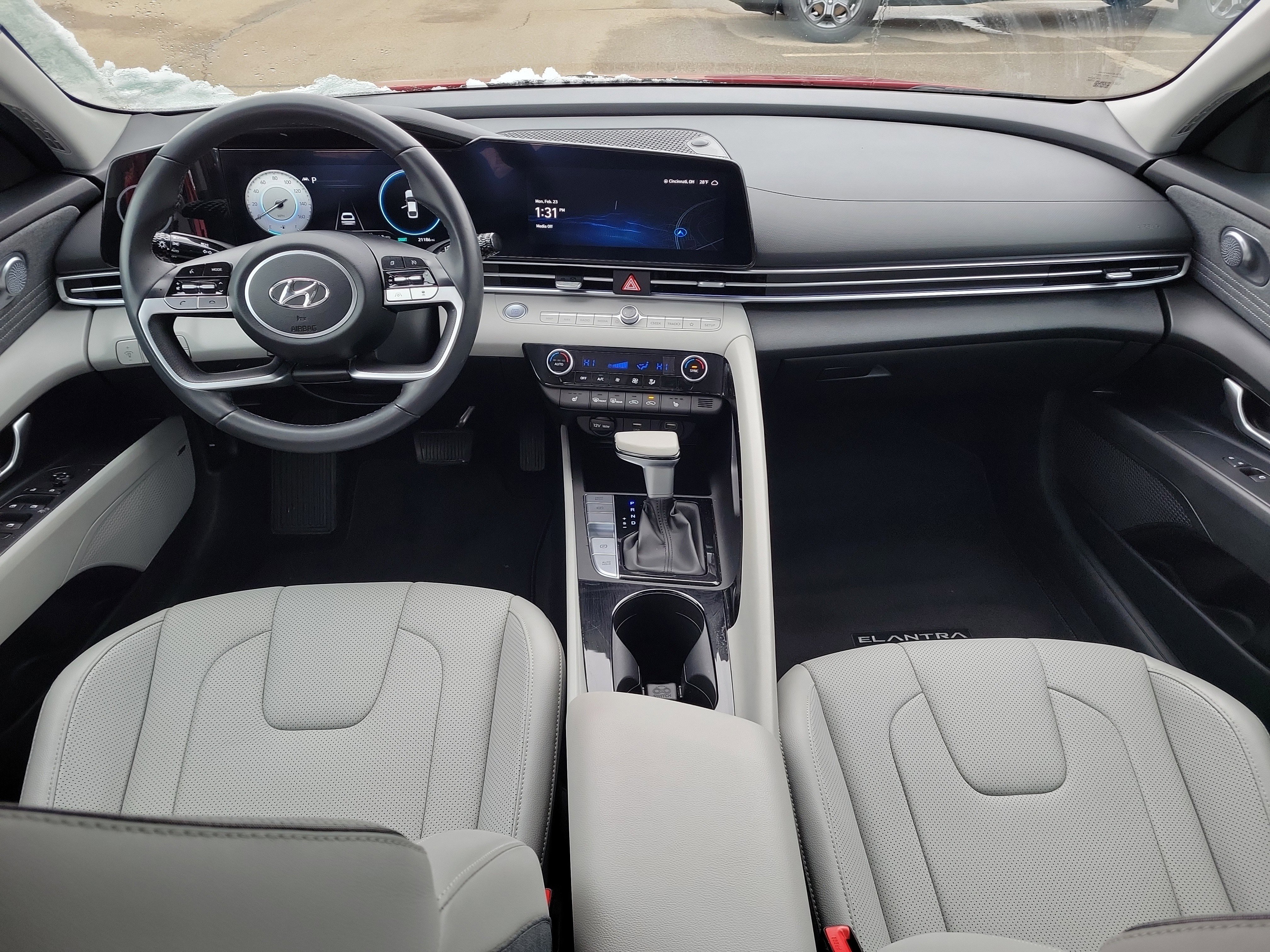 Used 2023 Hyundai Elantra Limited image 9