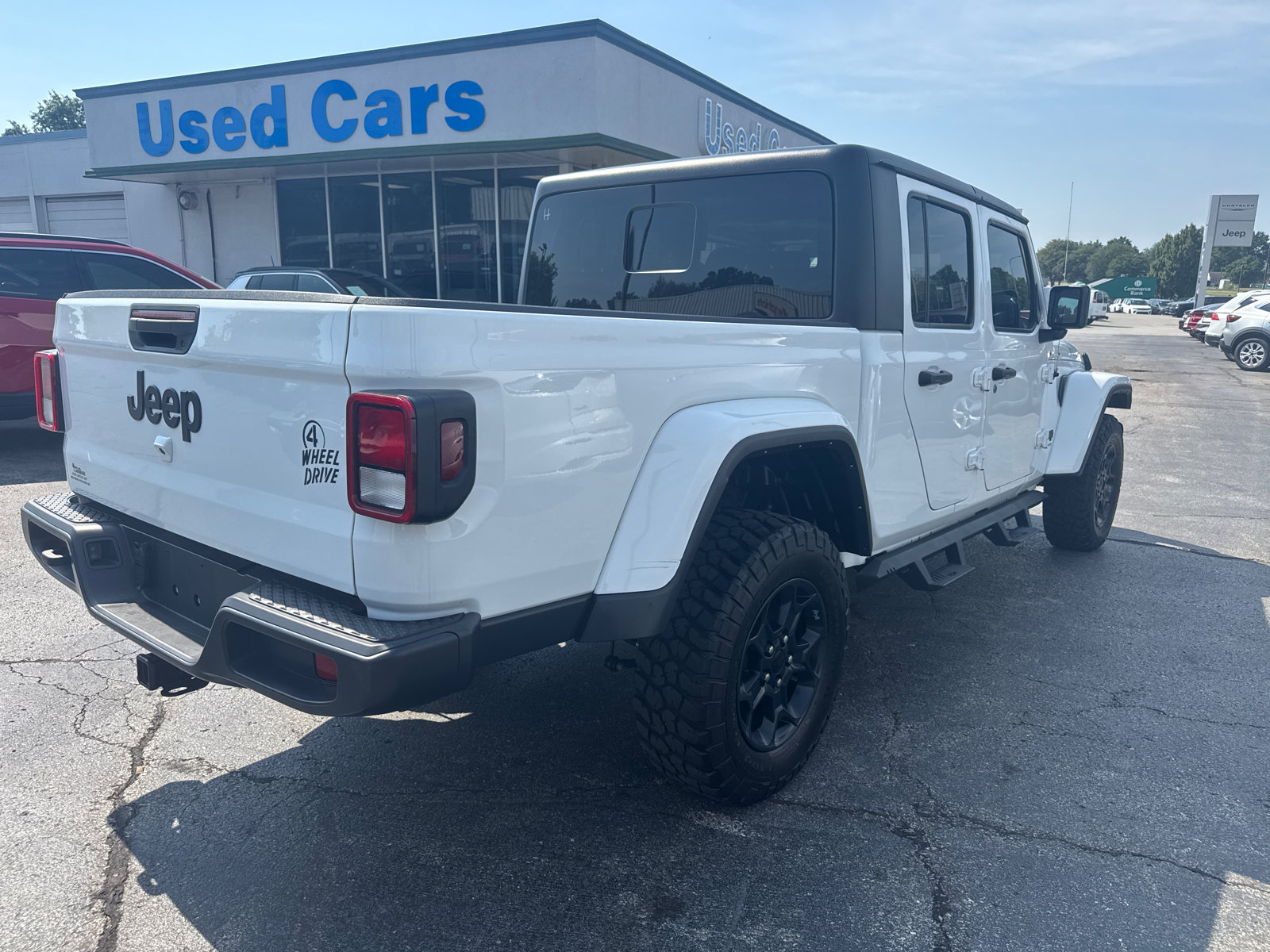 Used 2023 Jeep Gladiator Sport AWD/4WD image 5