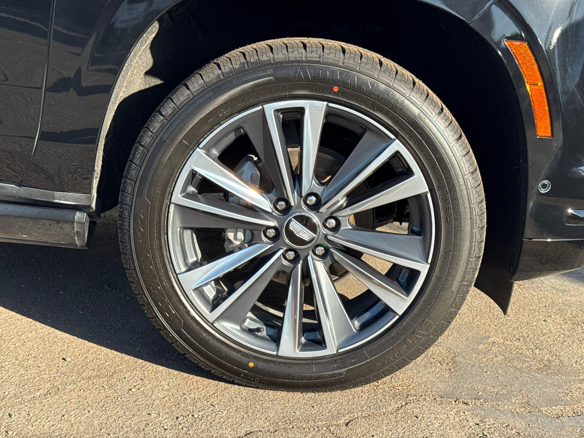 Used 2025 Cadillac Escalade ESV Sport RWD image 5
