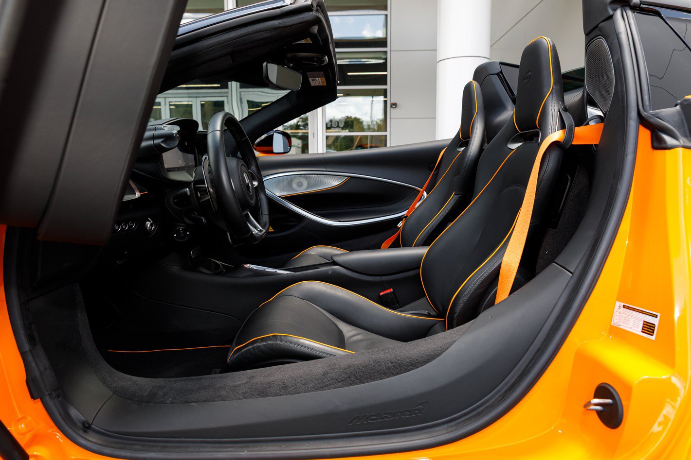 Used 2025 McLaren Artura Spider RWD image 41