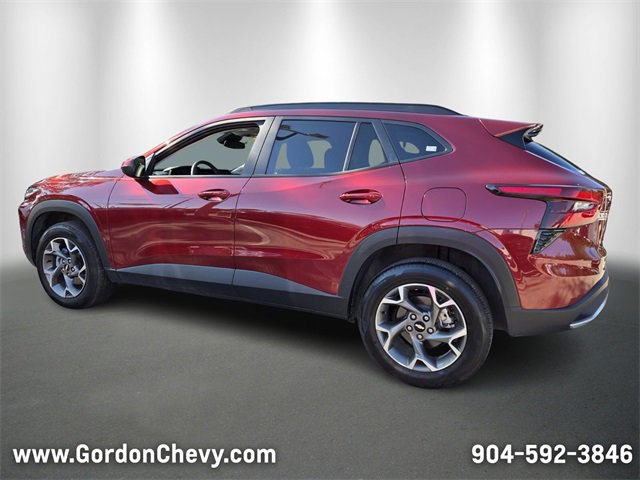 Used 2025 Chevrolet Trax LT image 3