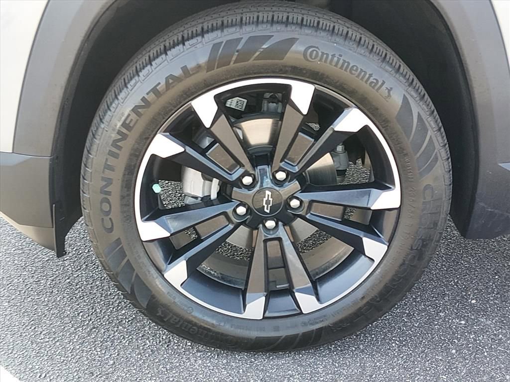 Used 2025 Chevrolet Equinox RS w/ Safety and Technology Package FWD image 9