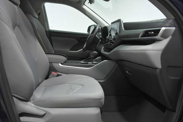 Used 2022 Toyota Highlander L image 12
