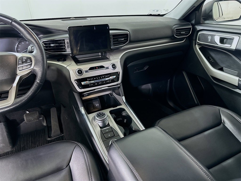 Used 2022 Ford Explorer XLT w/ Equipment Group 202A image 20