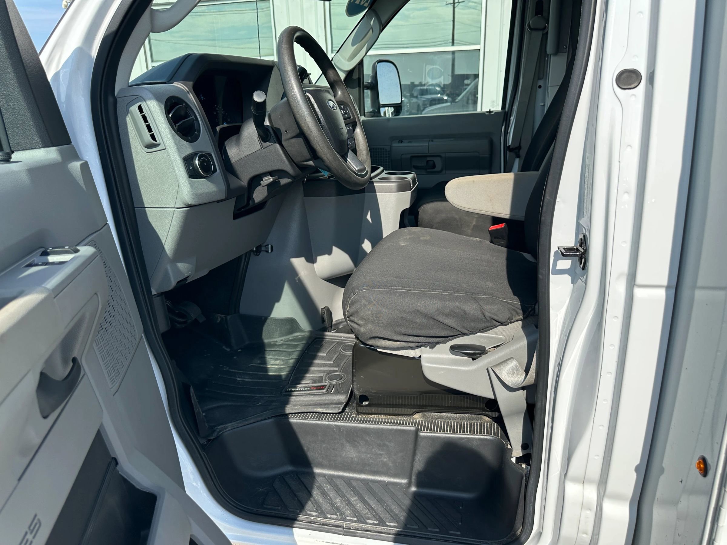 Used 2024 Ford E-450 and Econoline 450 Super Duty w/ Power Windows & Locks Group image 24