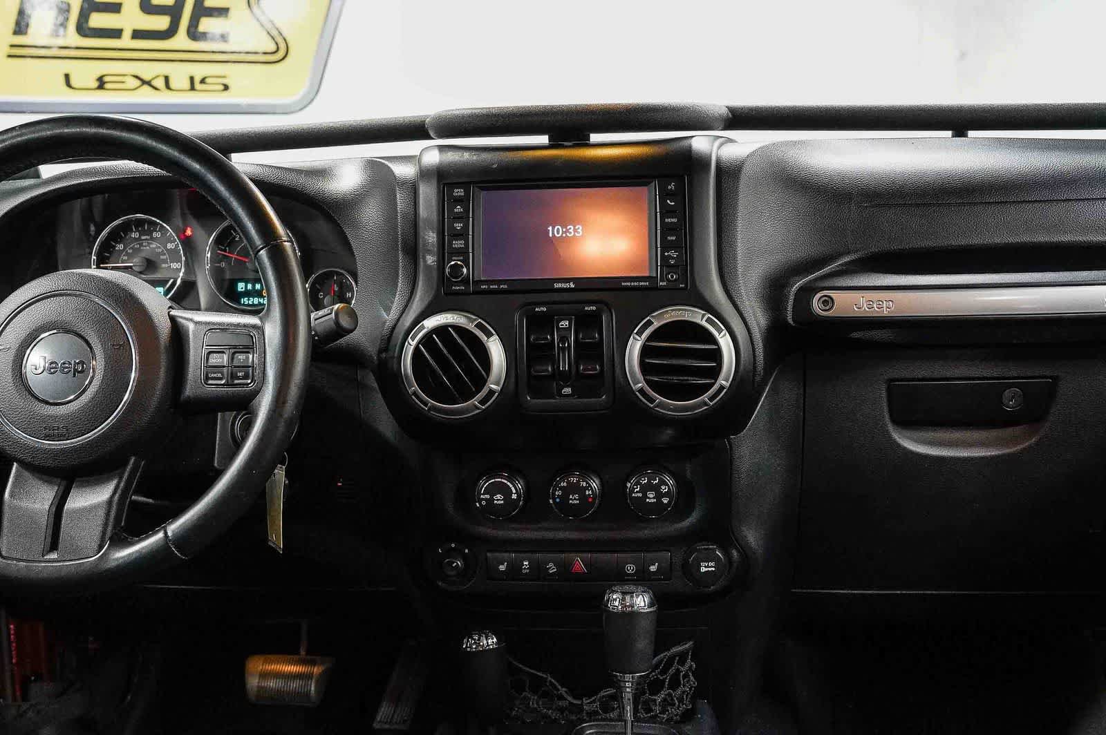 Used 2014 Jeep Wrangler Unlimited Sahara w/ Connectivity Group AWD/4WD image 13