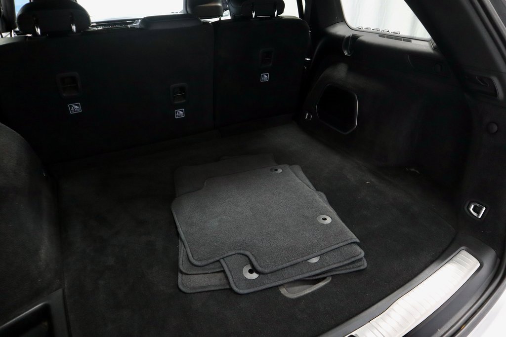 Used 2022 Jeep Grand Cherokee Overland w/ Luxury Tech Group IV image 16