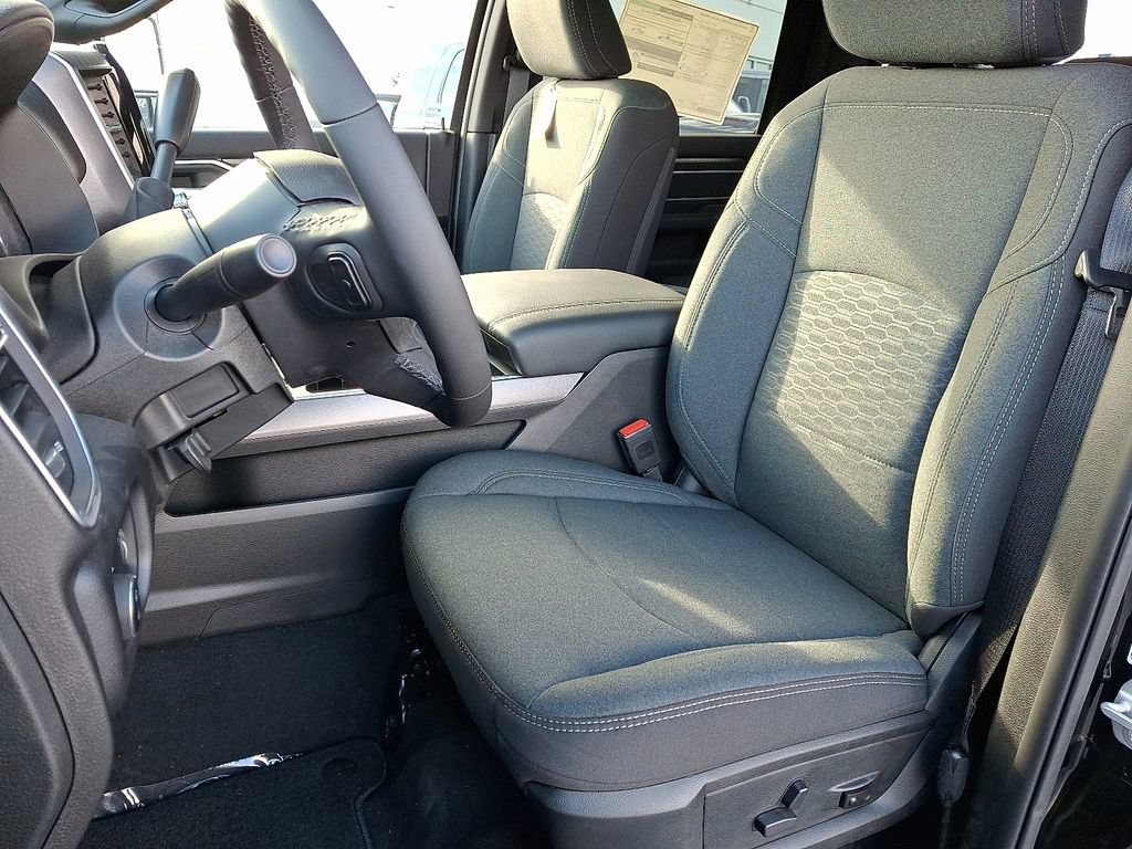 New 2026 RAM 2500 Big Horn AWD/4WD image 6
