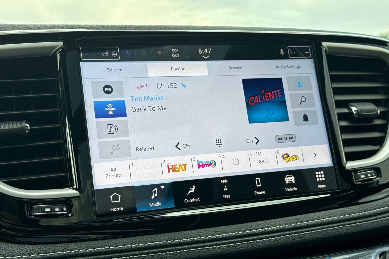 New 2027 Chrysler Pacifica Limited AWD/4WD image 18