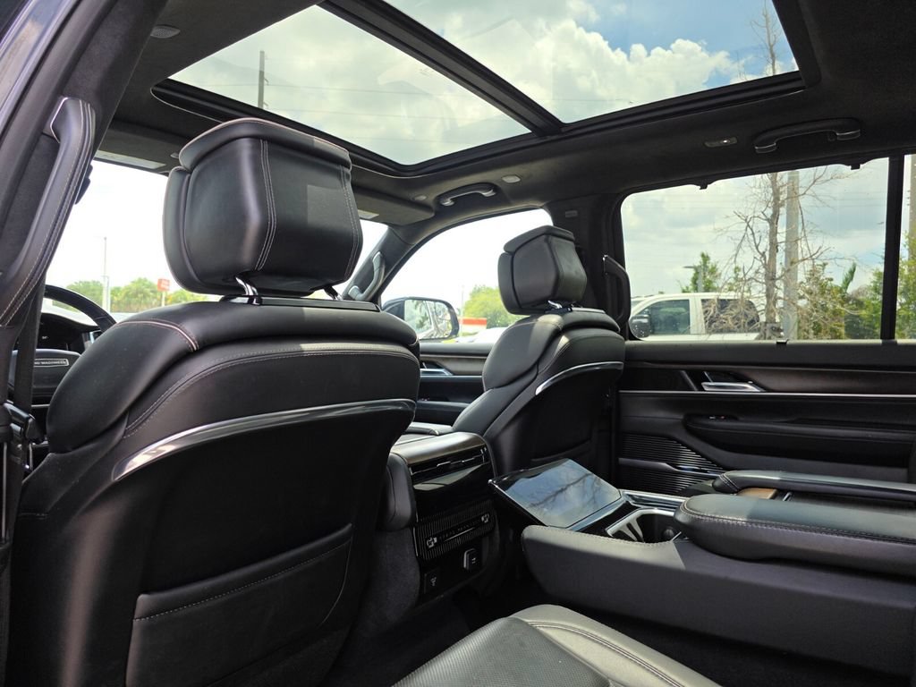 Used 2022 Jeep Grand Wagoneer Series II AWD/4WD image 26