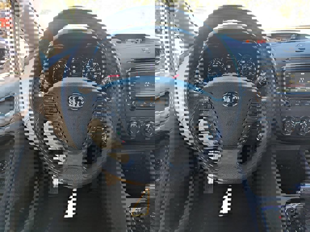 Used 2018 Kia Forte LX w/ LX Rear Camera Package image 11