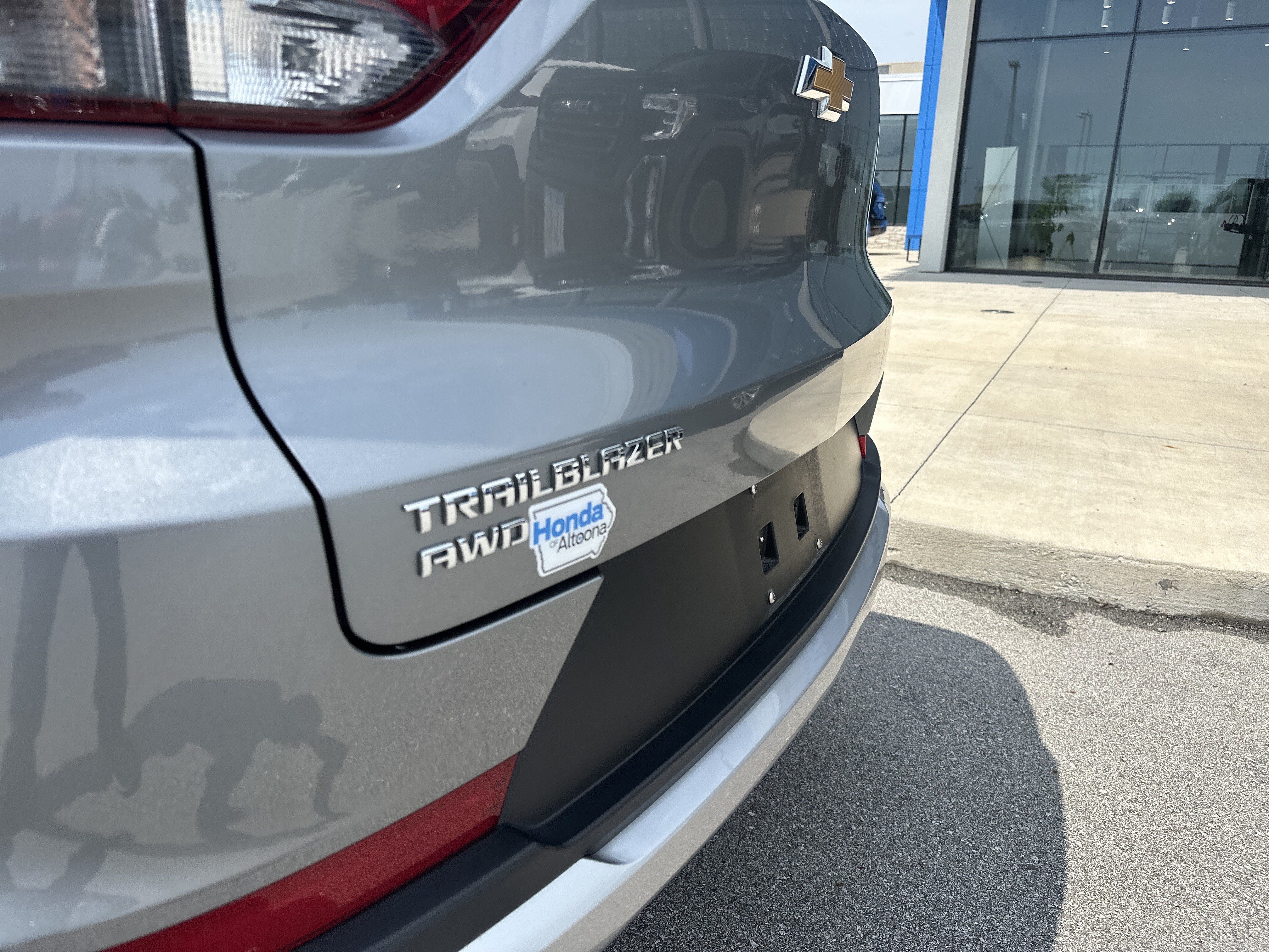 Used 2025 Chevrolet TrailBlazer LT AWD/4WD image 9