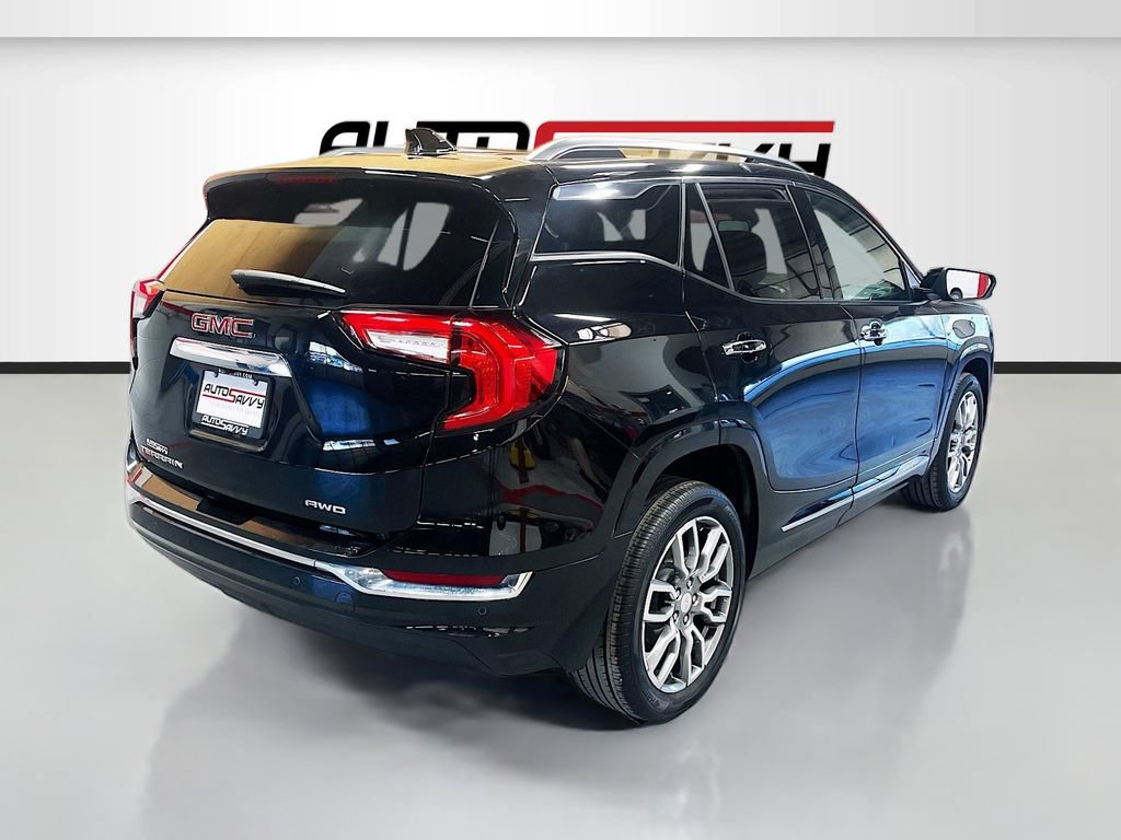 Used 2024 GMC Terrain Denali w/ Denali Premium Package AWD/4WD image 7
