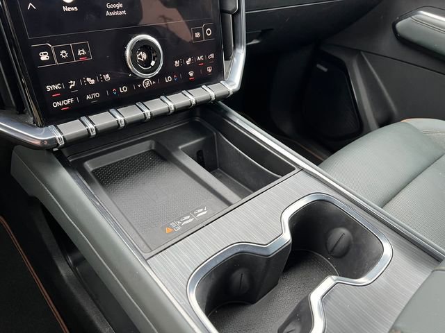 Used 2024 GMC Acadia AT4 w/ Luxury Package image 31