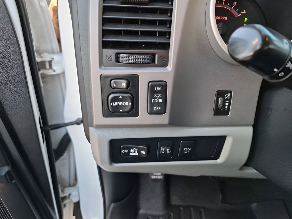 Used 2013 Toyota Tundra 4x4 CrewMax w/ Tow Pkg image 32