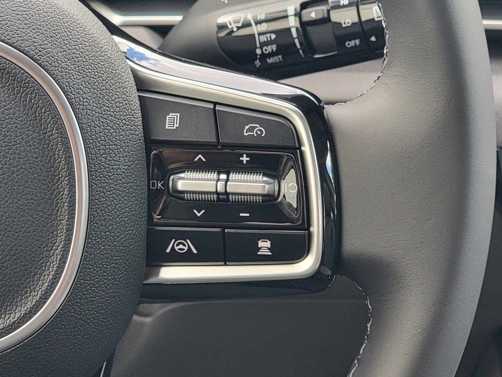 New 2026 Kia Carnival EX image 29