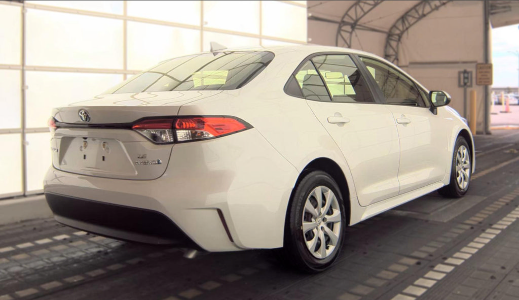 Used 2024 Toyota Corolla LE FWD image 5