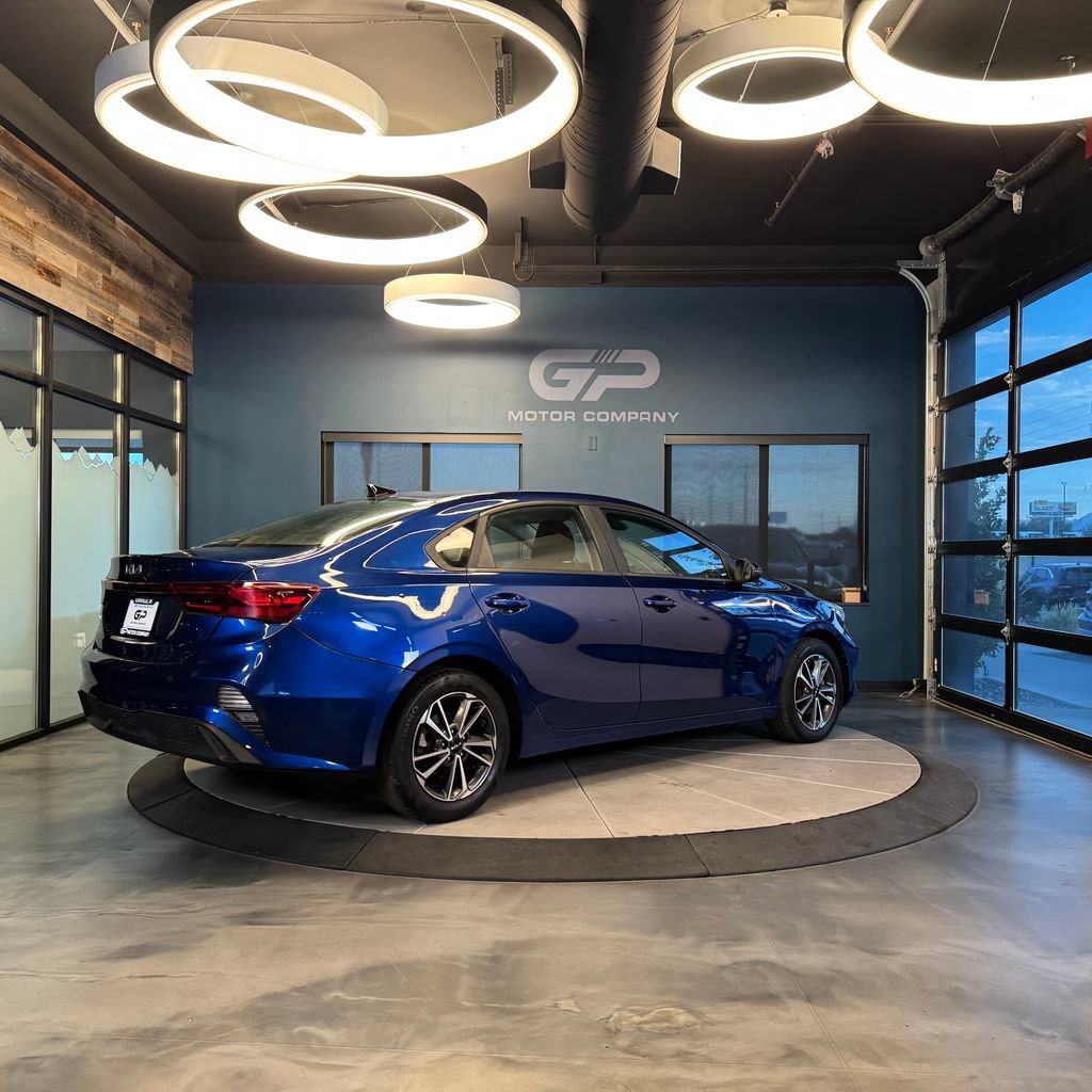 Used 2022 Kia Forte LXS w/ LXS Technology Package FWD image 3
