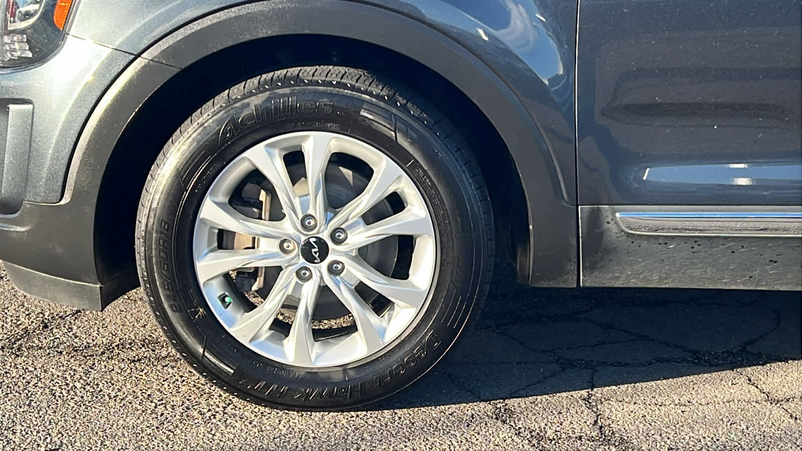 Used 2022 Kia Telluride LX image 9