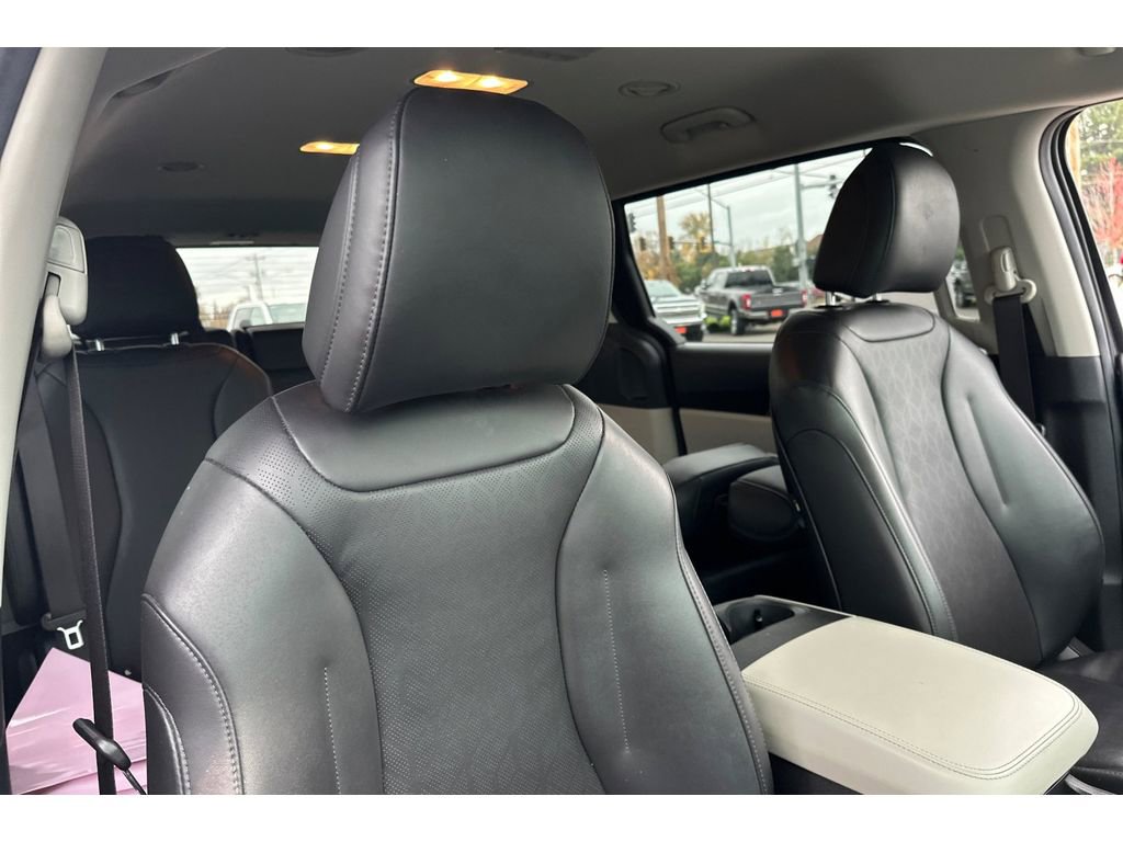 Used 2024 Kia Carnival LX image 19