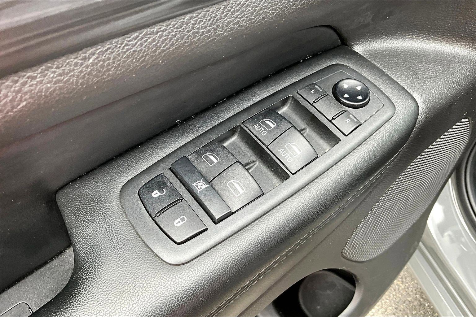 Used 2019 Jeep Grand Cherokee Altitude AWD/4WD image 36