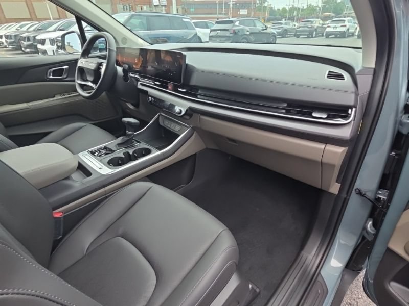 New 2027 Kia Carnival EX FWD image 14