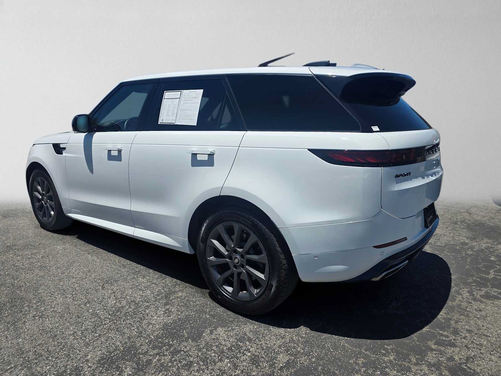 Used 2024 Land Rover Range Rover Sport Dynamic SE AWD/4WD image 3