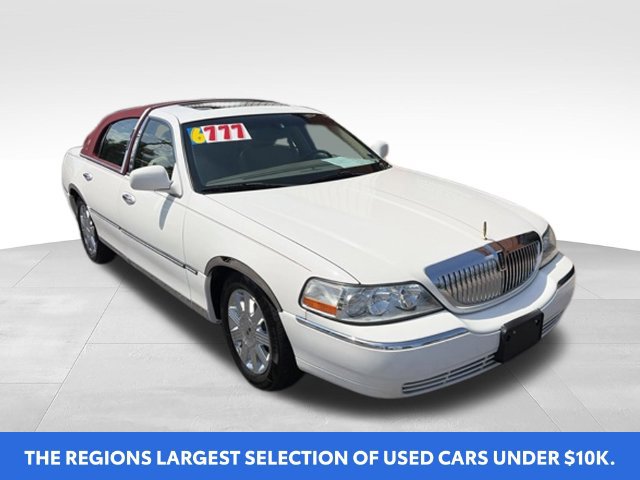 Used 2004 Lincoln Town Car Ultimate RWD image 2