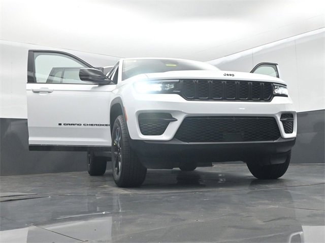 New 2025 Jeep Grand Cherokee Altitude image 63